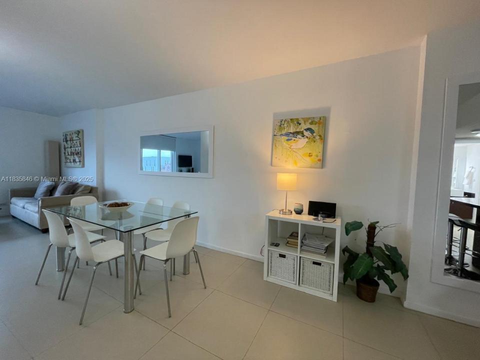 2301 Collins Ave 735, Miami Beach, Florida 33139, USA