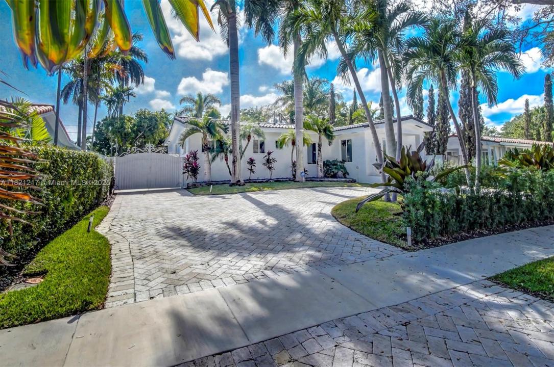 2020 Alamanda Dr 0, North Miami, Flórida 33181, Estados Unidos