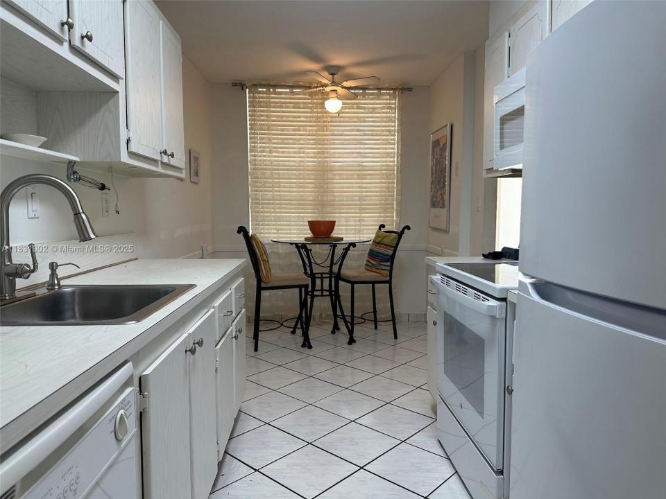2998 NW 48th Ter 333, Lauderdale Lakes, Florida 33313