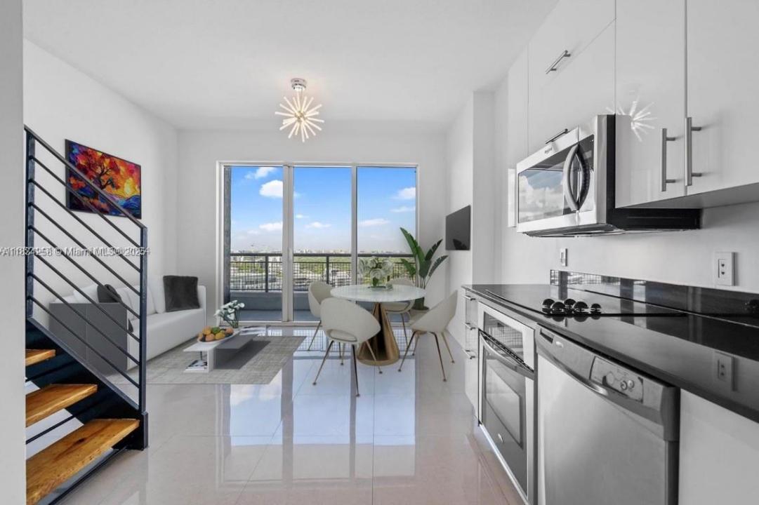 60 SW 13th St 1805, Miami, Florida 33130, Amerika Birleşik Devletleri
