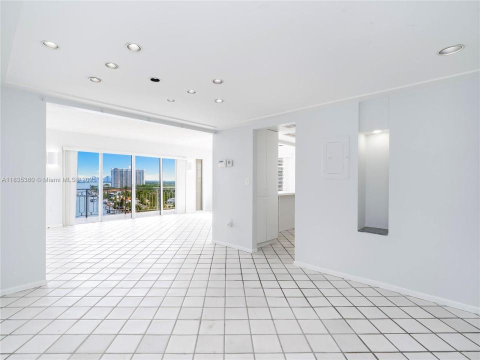 11111 Biscayne Blvd 12G, Miami, Florida 33181, HOA KỲ