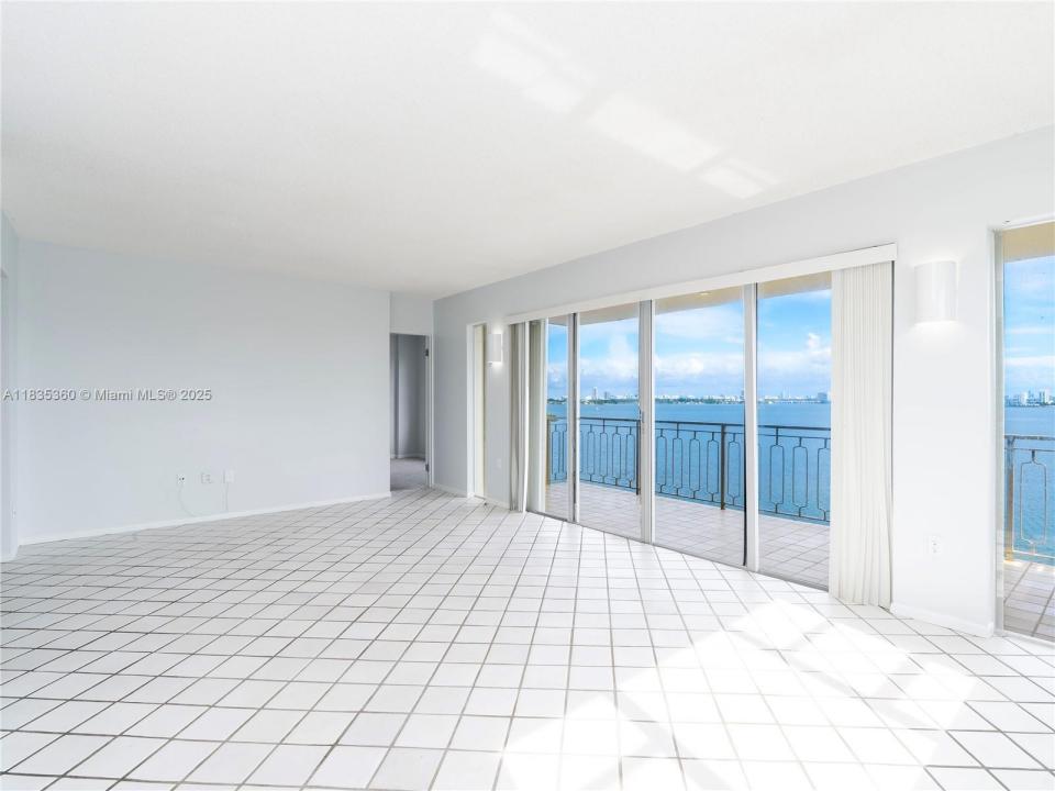 11111 Biscayne Blvd 12G, Miami, Florida 33181, HOA KỲ
