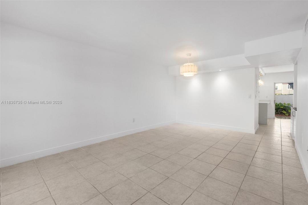 10350 SW 154th Cir Ct 60, Miami, Florida 33196