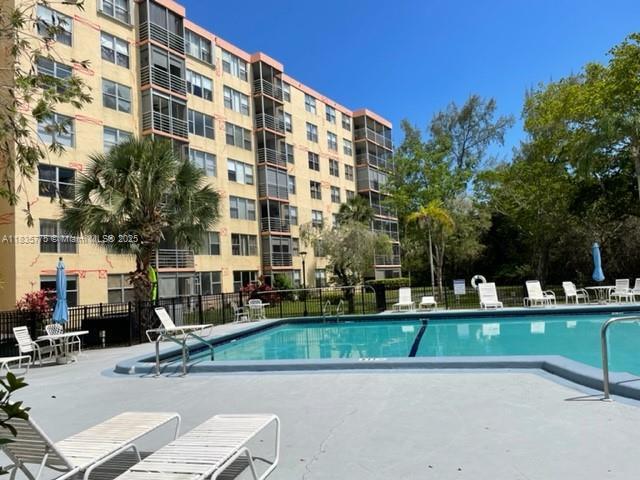 17890 W Dixie Hwy 219, Miami, Florida 33160