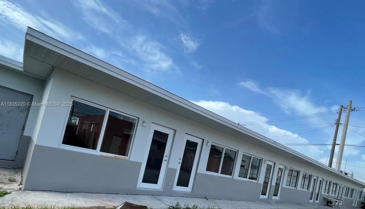 2196 Ali Baba Ave 2, Opa-Locka, Flórida 33054, Estados Unidos