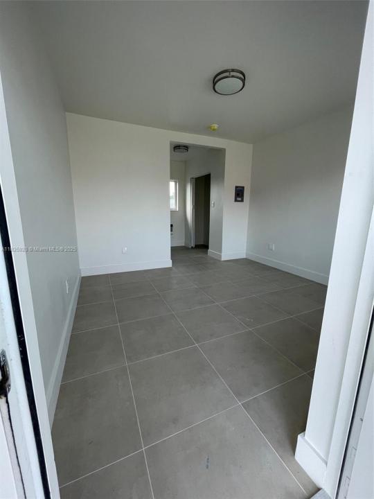 2196 Ali Baba Ave 2, Opa-Locka, Flórida 33054, Estados Unidos