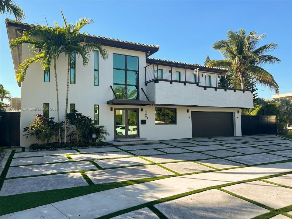 13300 Biscayne Bay Ter, North Miami, פלורידה 33181, ארצות הברית של אמריקה