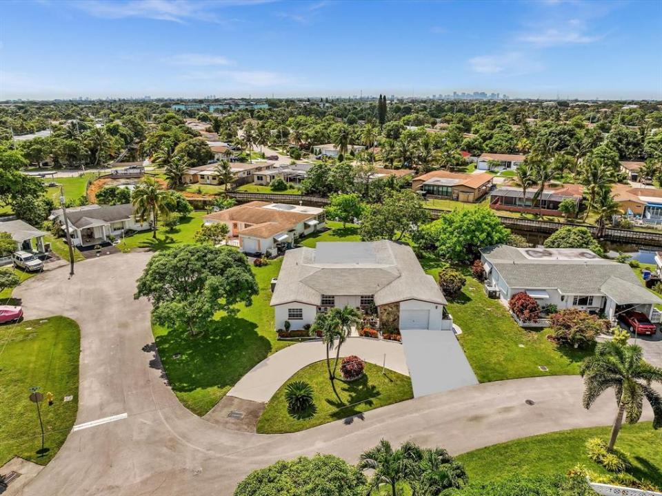 4220 NW 49th Ave, Senior Community, Lauderdale Lakes, Florida 33319