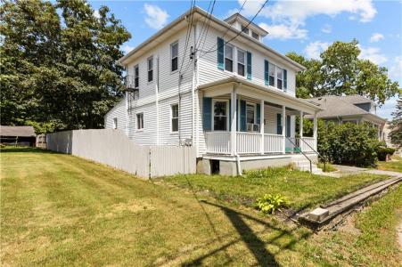 291 Maple Avenue 1, Barrington, Rhode Island 02806