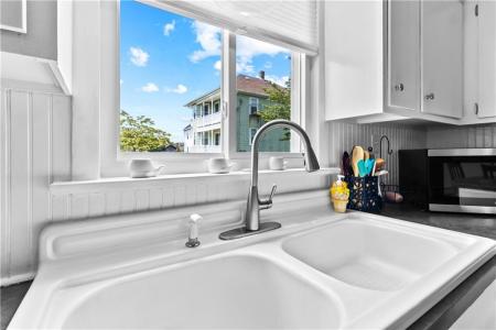 291 Maple Avenue 1, Barrington, Rhode Island 02806