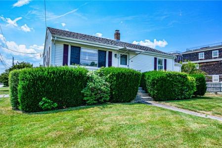 117 Wolcott Avenue, Middletown, RI 02842, USA