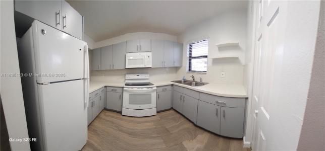 2325 W 60th St E104, Hialeah, Florida 33016, USA