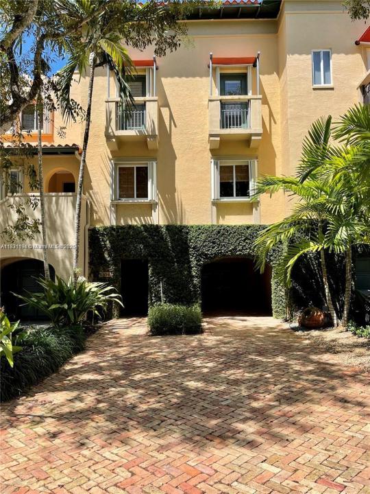 6204 Paradise Point, Palmetto Bay, Florida 33157