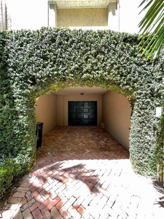 6204 Paradise Point, Palmetto Bay, Florida 33157