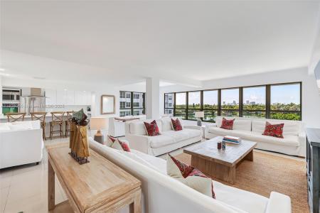 9102 W Bay Harbor Dr 5-D, Bay Harbor Islands, Florida 33154, USA