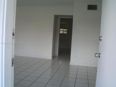 9760 SW 184th St 15D, Cutler Bay, Florida 33157, USA