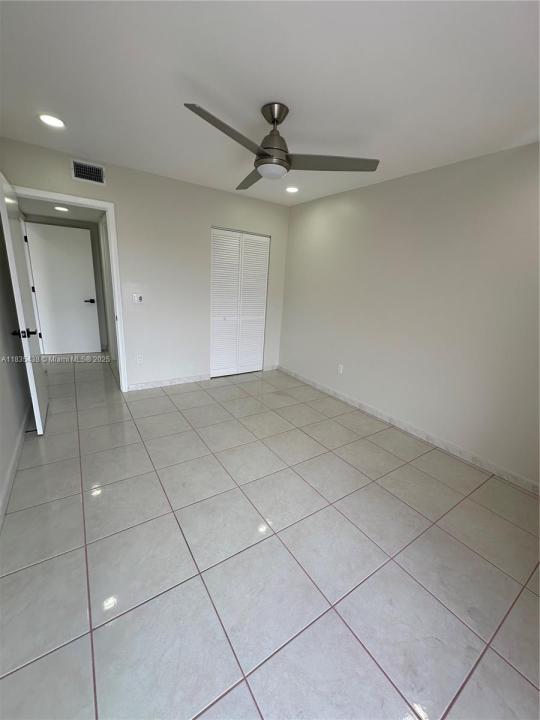 7747 SW 86th St D-409, Miami, Florida 33143, Estados Unidos