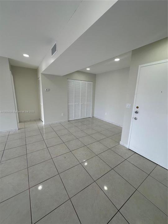 7747 SW 86th St D-409, Miami, Florida 33143, Estados Unidos