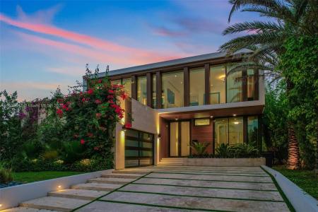 2355 Meridian Ave, Miami Beach, Florida 33140, USA