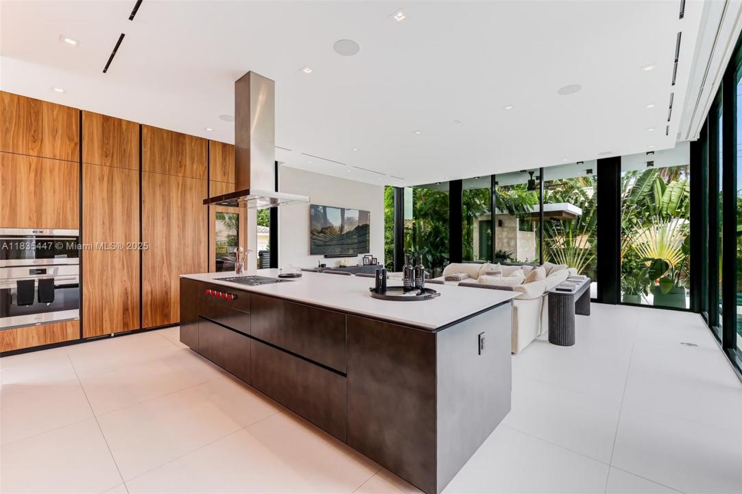 2355 Meridian Ave, Miami Beach, 佛羅里達州 33140, 美國
