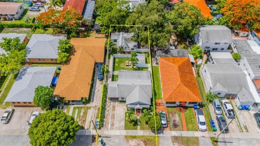 2946 SW 26th St, Miami, Florida 33133, USA