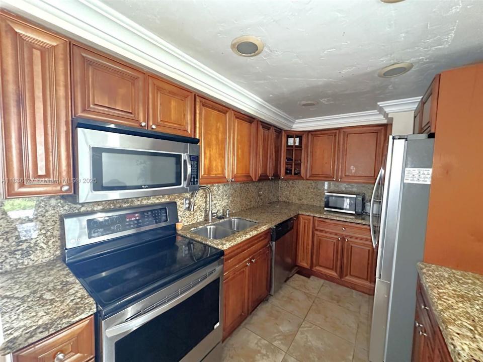 6707 Brookline Dr 6707, Hialeah, Florida 33015