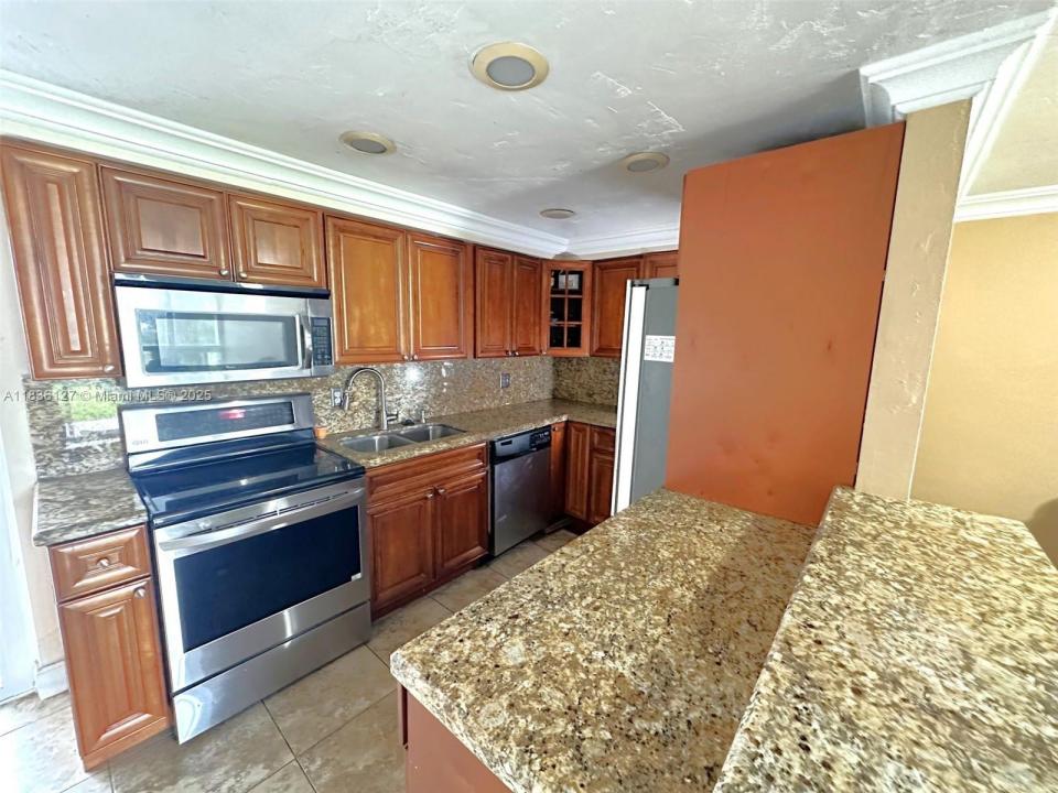6707 Brookline Dr 6707, Hialeah, Florida 33015