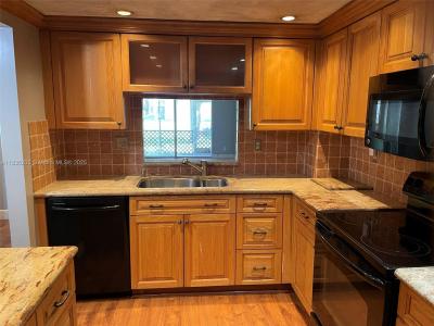 8735 Ramblewood Dr 114, Coral Springs, Florida 33071, USA