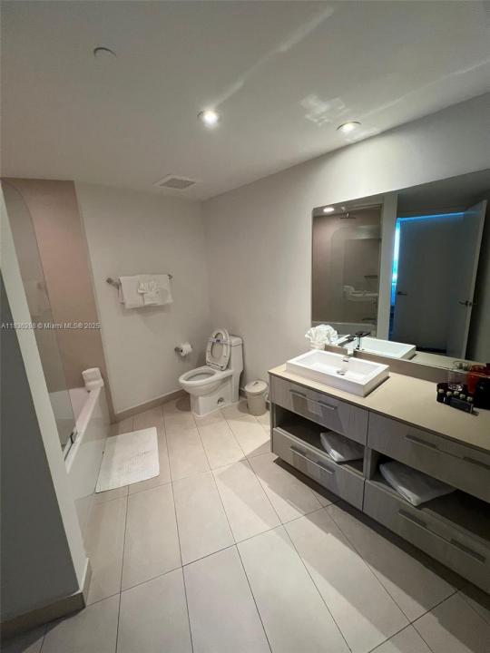 4111 S Ocean Dr 2004, Hollywood, Florida 33019