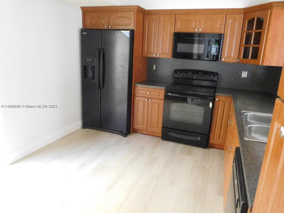323 Ives Dairy Rd 323-06, Miami, Florida 33179, Stati Uniti