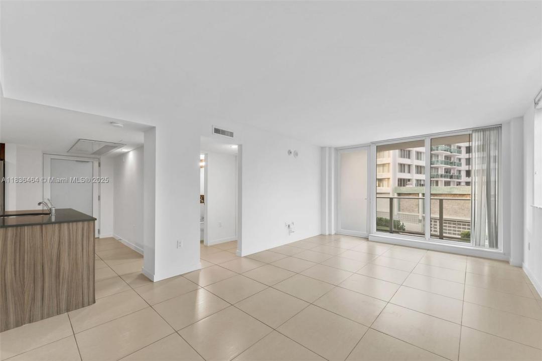 910 West Ave 0438, Miami Beach, Floryda 33139, USA
