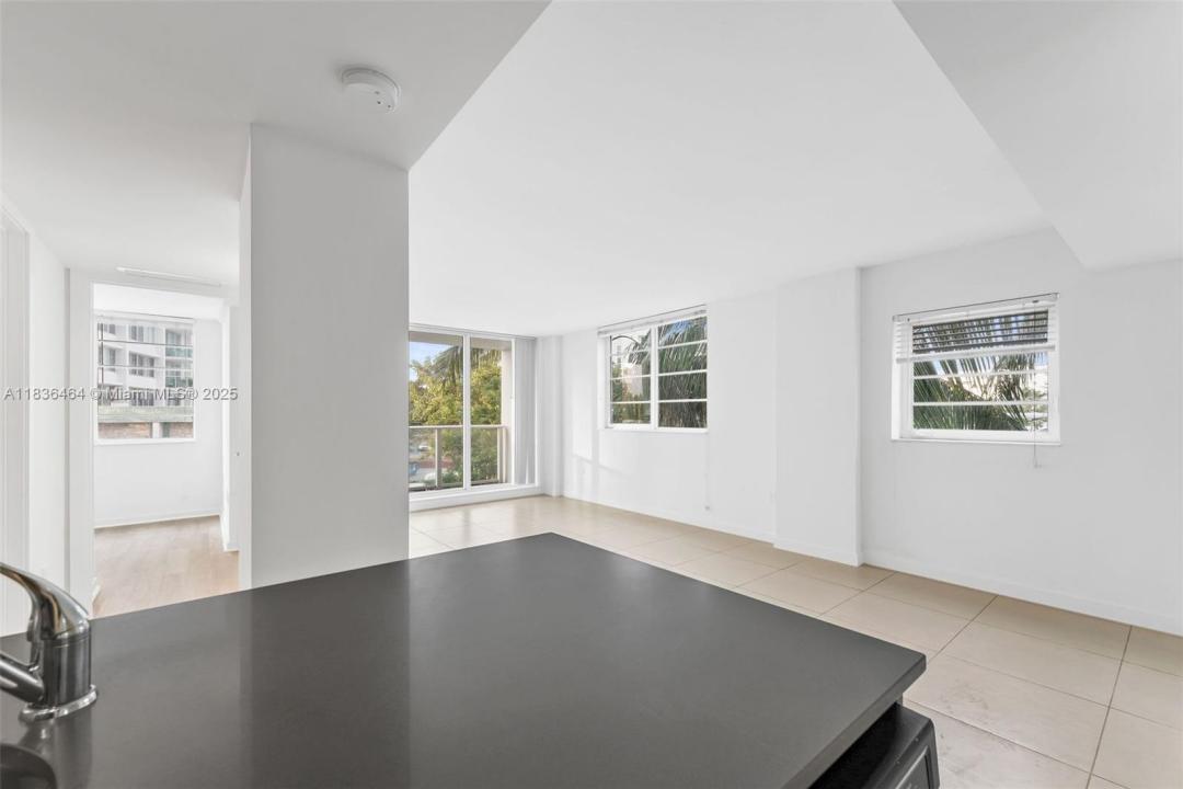 910 West Ave 0438, Miami Beach, Floryda 33139, USA