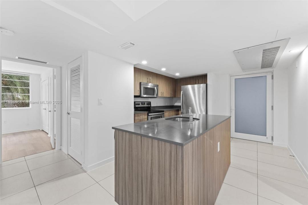 910 West Ave 0438, Miami Beach, Floryda 33139, USA