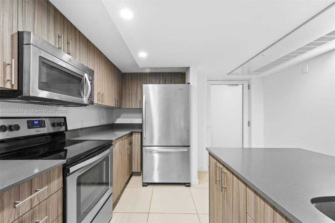 910 West Ave 0438, Miami Beach, Floryda 33139, USA