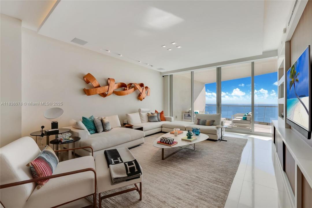 16901 Collins Ave 2702, Sunny Isles Beach, Florida 33160, USA