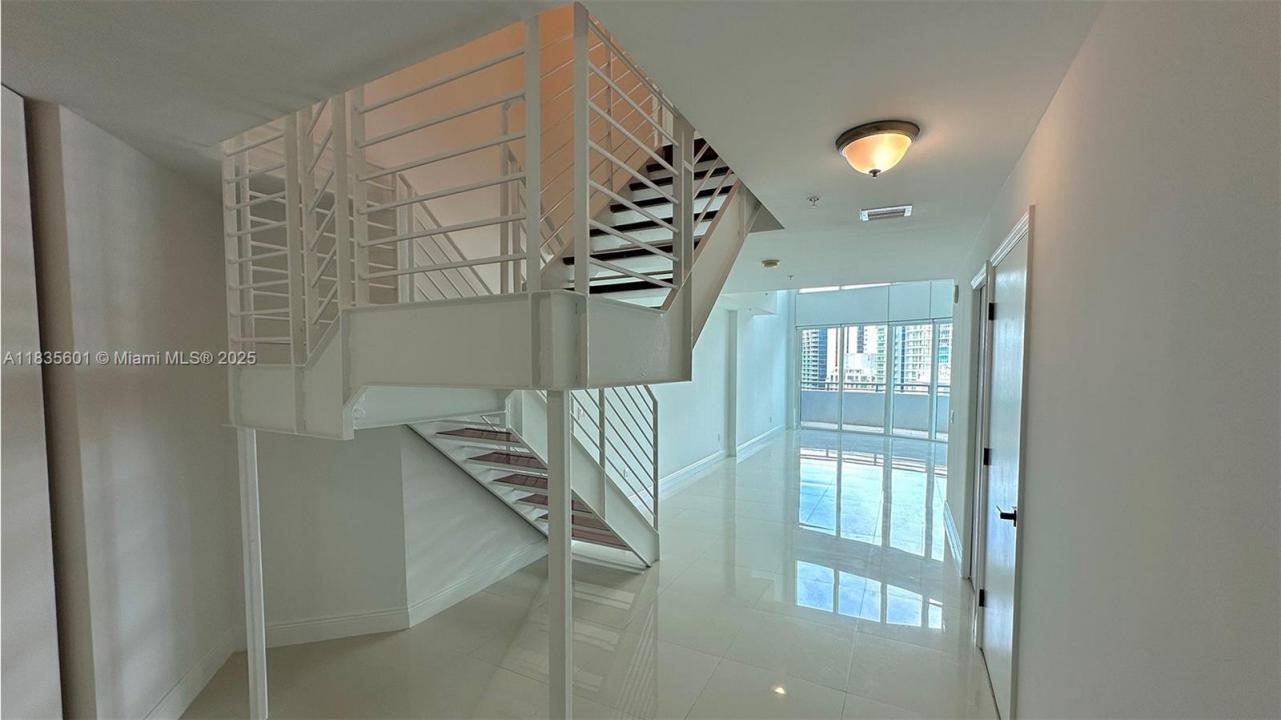 60 SW 13th St 3624, Miami, Floryda 33130, USA