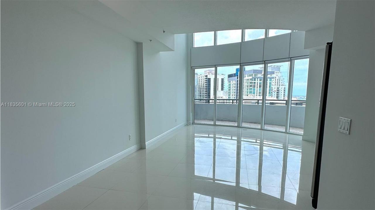 60 SW 13th St 3624, Miami, Floryda 33130, USA