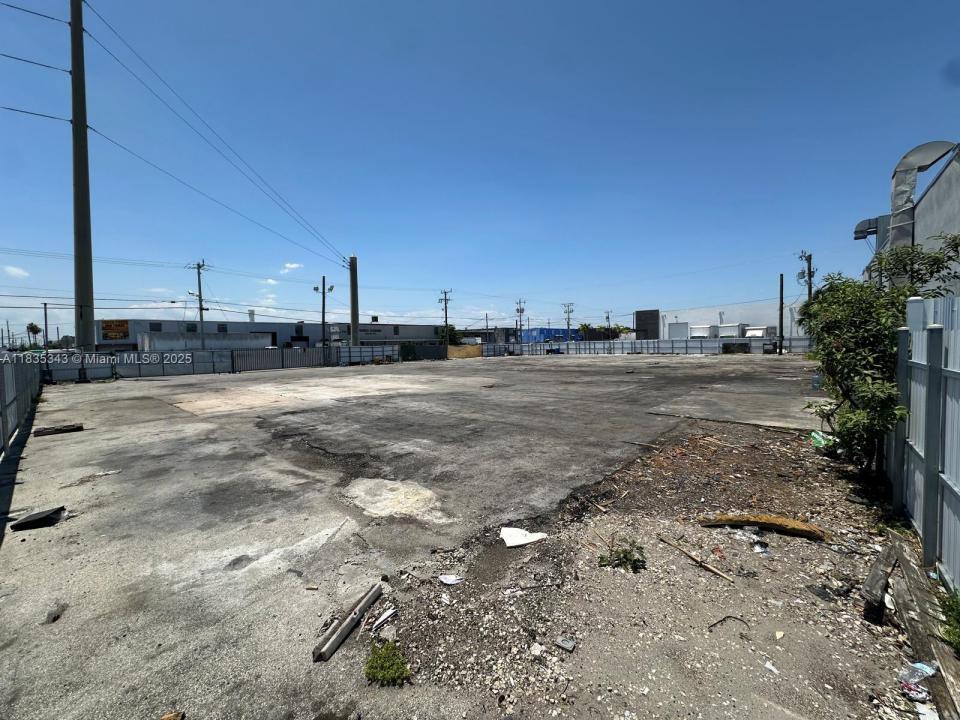 7121 NW 35th Ave, Miami, Floryda 33147, USA