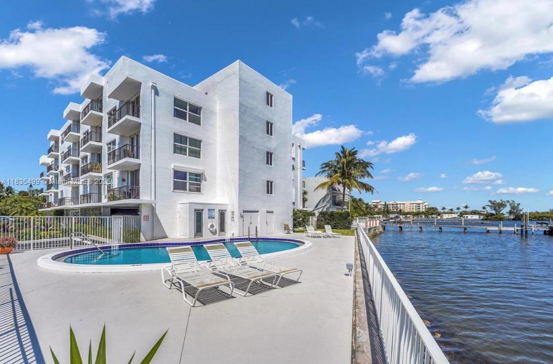301 Croton Ave 203, Lantana, Florida 33462