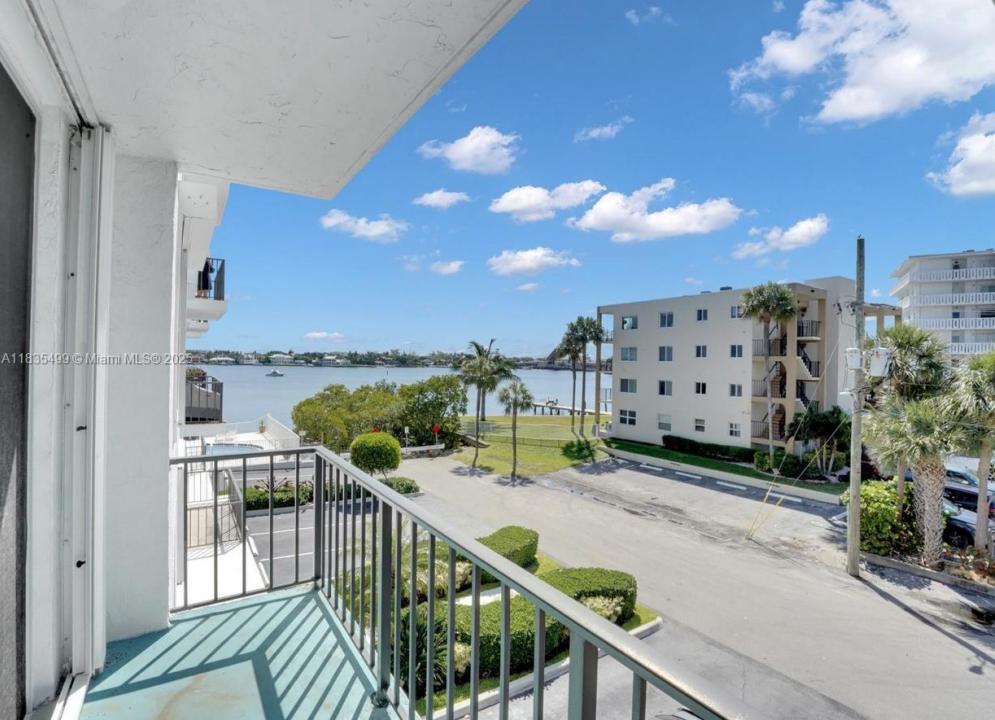 301 Croton Ave 203, Lantana, Florida 33462
