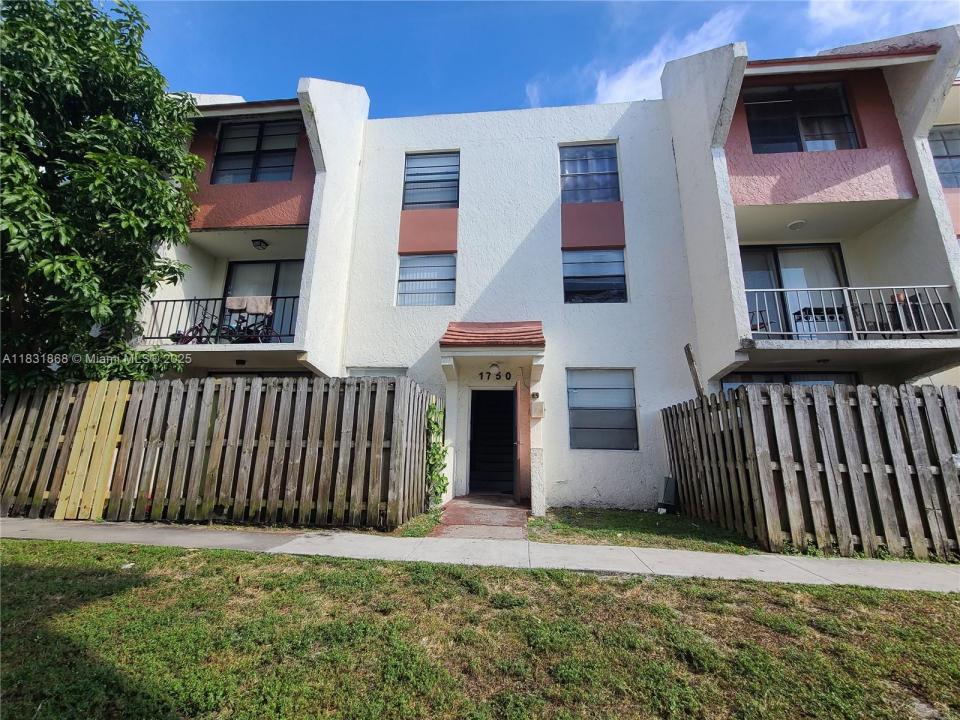 1750 NW 55th Ave 103, Lauderhill, Florida 33313