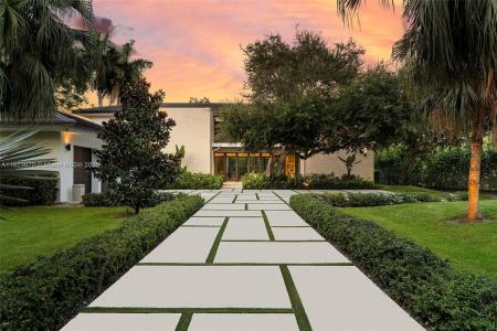 8875 SW 61st Ct, Pinecrest, Florida 33156, USA