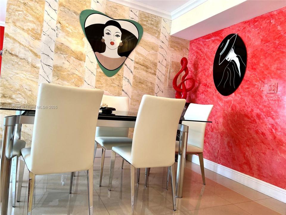 430 Golden Isles Dr 504, Hallandale Beach, Floride 33009, États-Unis