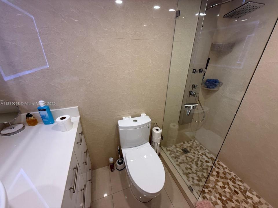 430 Golden Isles Dr 504, Hallandale Beach, Floride 33009, États-Unis