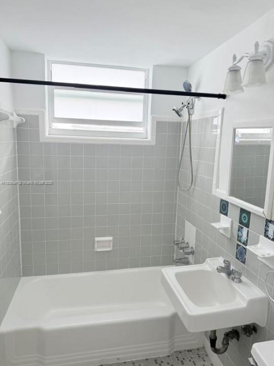 620 76th St 6, Miami Beach, Florida 33141, Stati Uniti