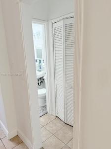 620 76th St 6, Miami Beach, Florida 33141, USA