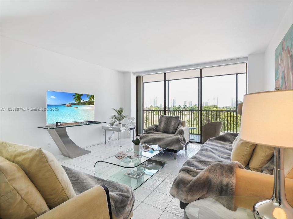 20379 W Country Club Dr 536, Aventura, Florida 33180