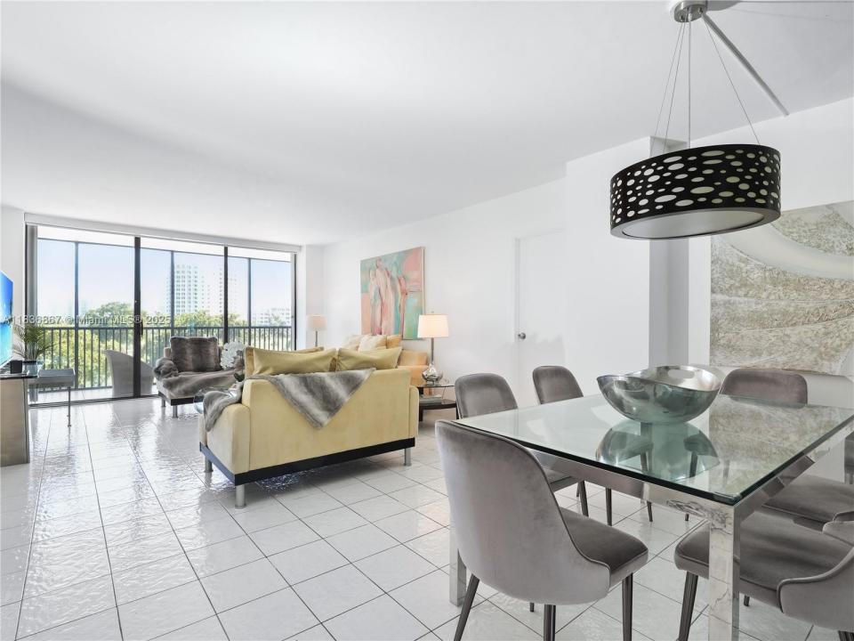 20379 W Country Club Dr 536, Aventura, Florida 33180