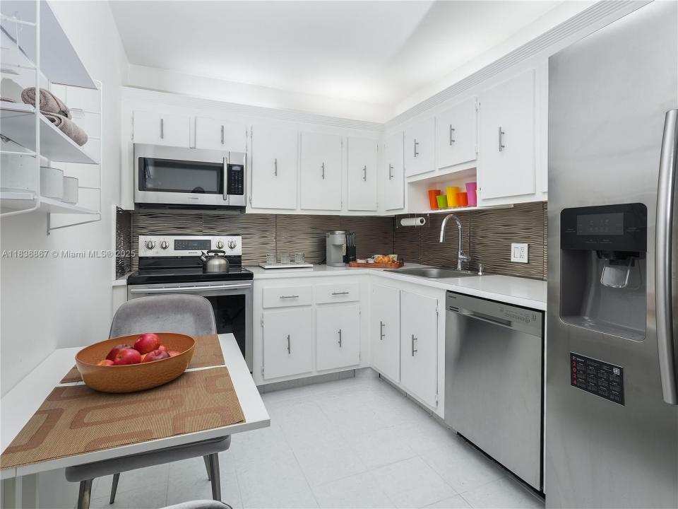20379 W Country Club Dr 536, Aventura, Florida 33180