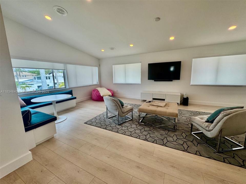 10911 N Bayshore Dr 0, Miami, Florida 33161